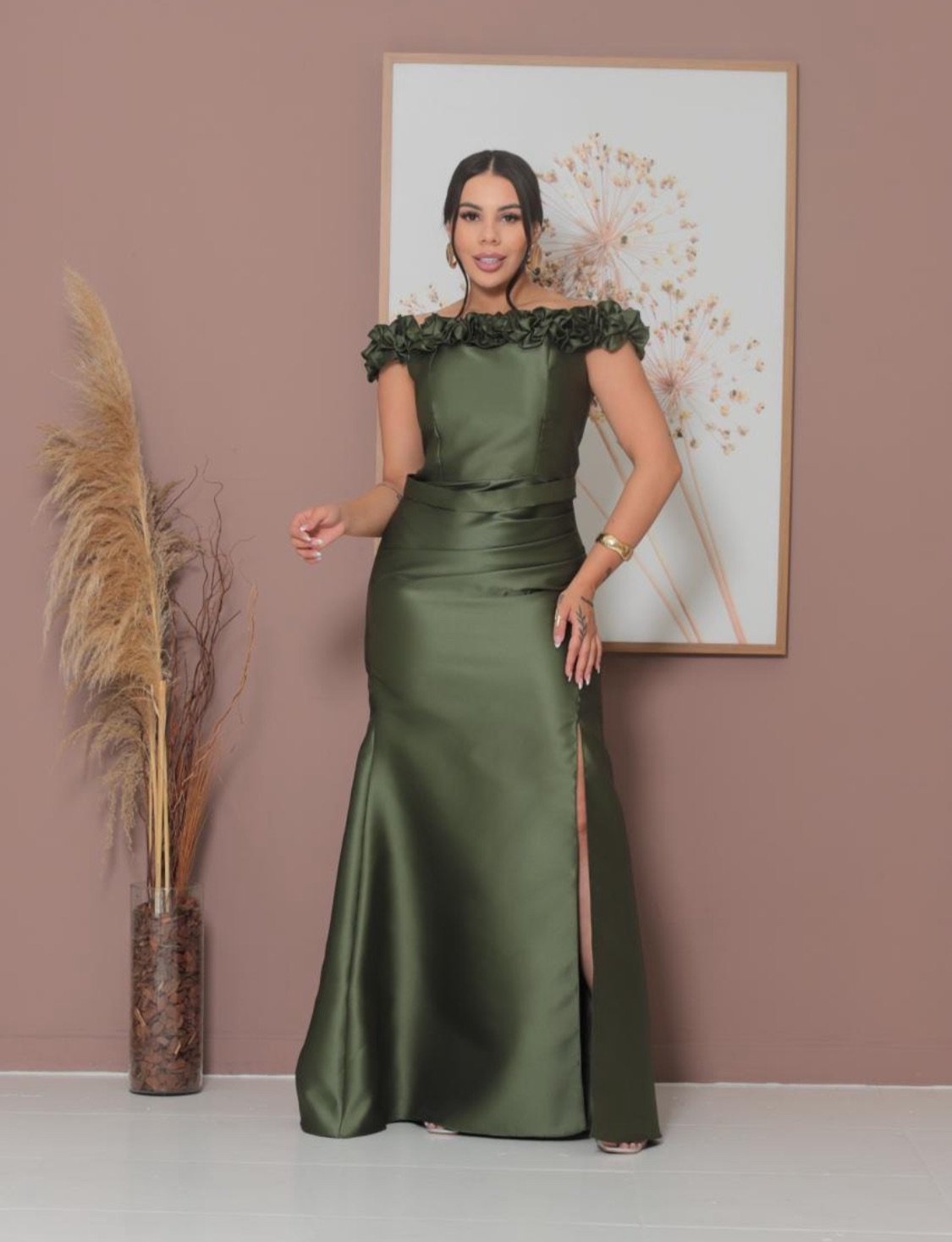 Vestido Oliva Sofisticado e Floral
