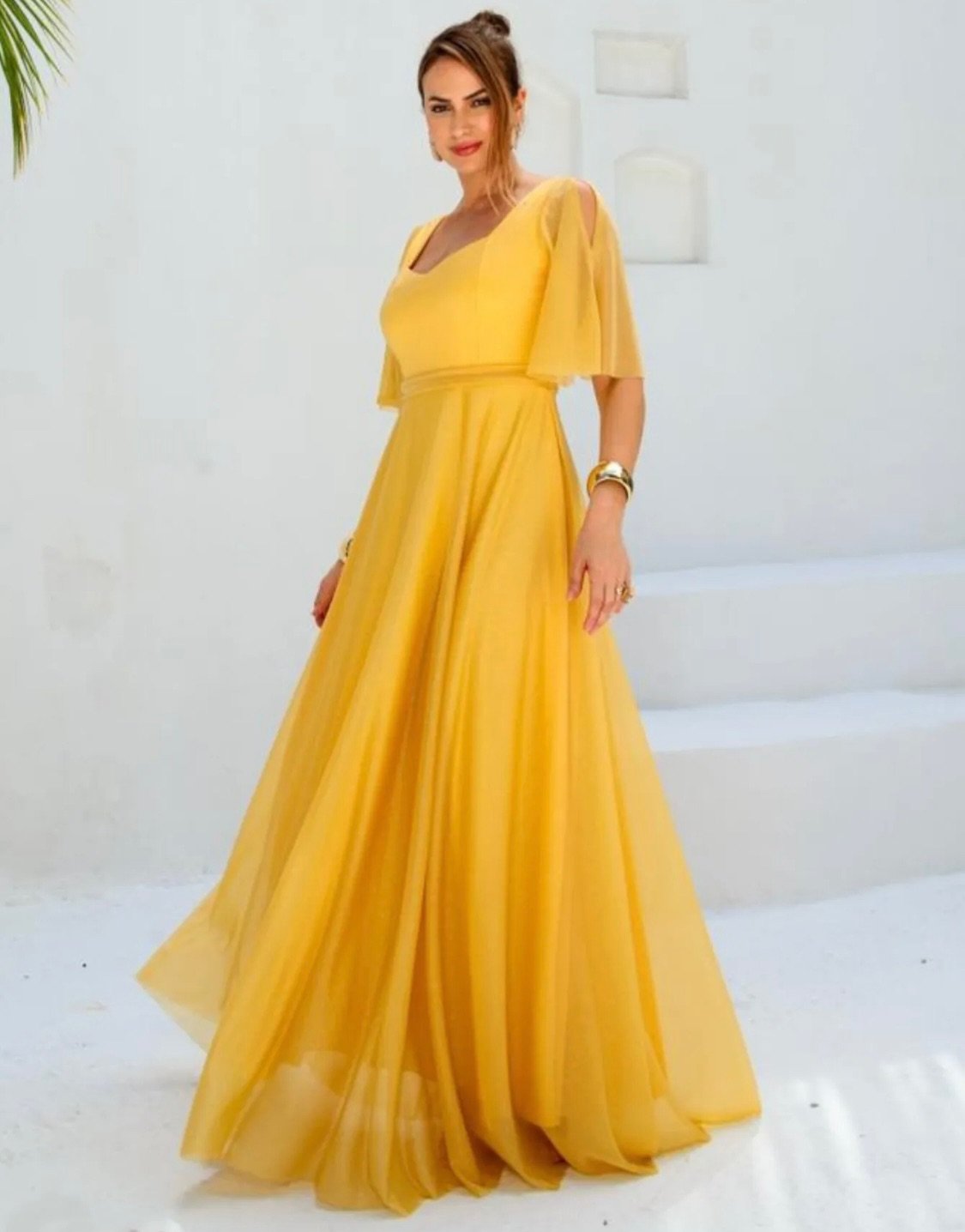 Elegância Amarela em Movimento