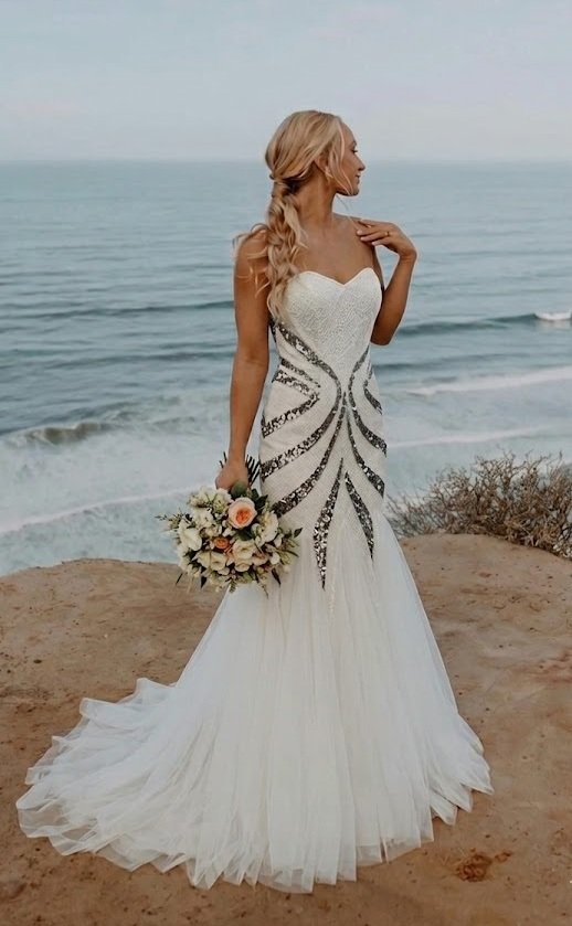Vestido Sereia com Detalhes Brilhantes
