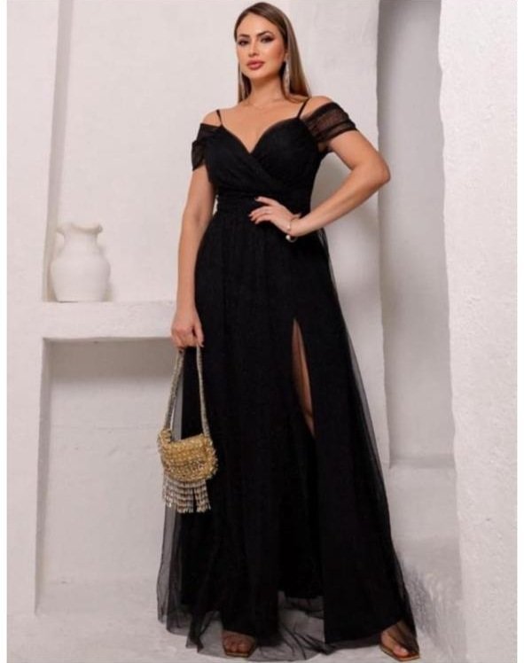 Vestido Preto Elegante com Fenda