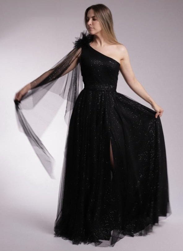 Vestido Preto Assimétrico Elegante