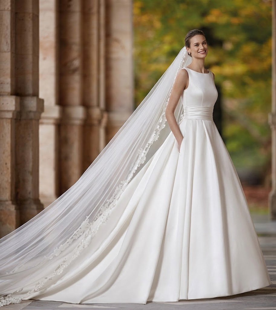 Elegância Clássica com Véu Longo