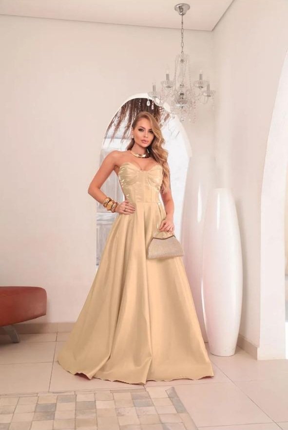 Vestido Dourado Elegante e Clássico