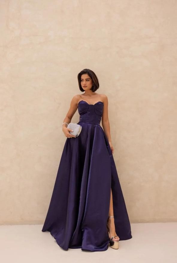 Elegância em Roxo Profundo